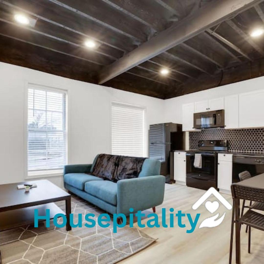 Housepitality - The Neuschwanstein Flat Columbus